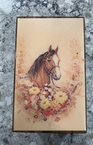 Reuge wood music - wood, horse