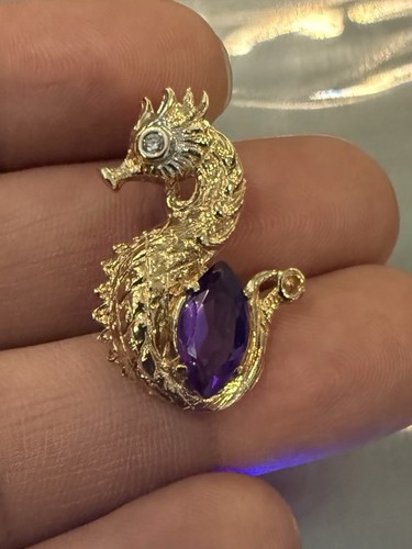 14kt gold seahorse pendant - seahorse,